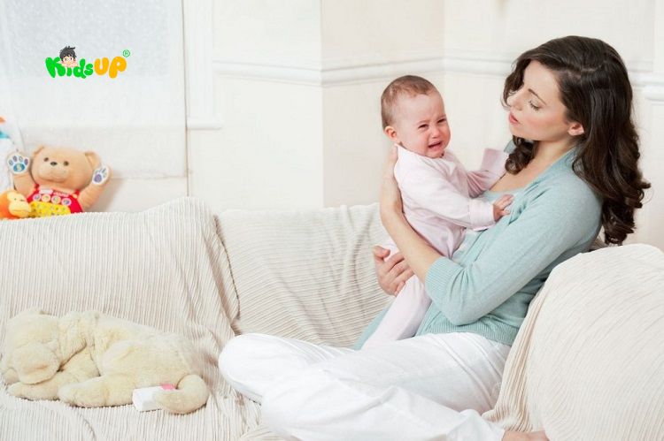 Ba mẹ nên quan sát trực tiếp để thấy được những thay đổi rõ rệt ở bé