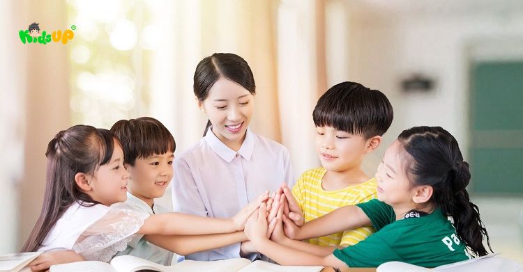 Trẻ mầm non có nhu cầu được yêu thương và chú ý