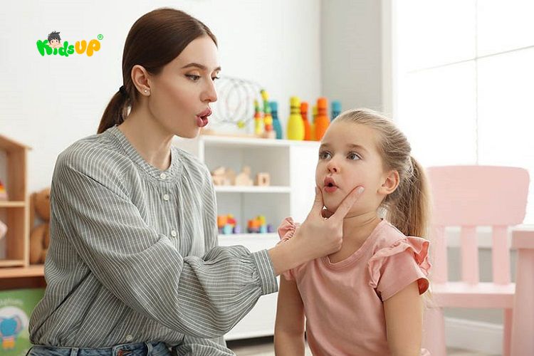 Yếu tố môi trường tác động trực tiếp đến sự phát triển của bé