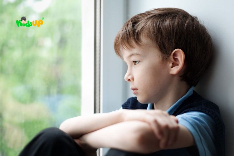Yếu tố môi trường tác động trực tiếp đến cảm xúc của bé