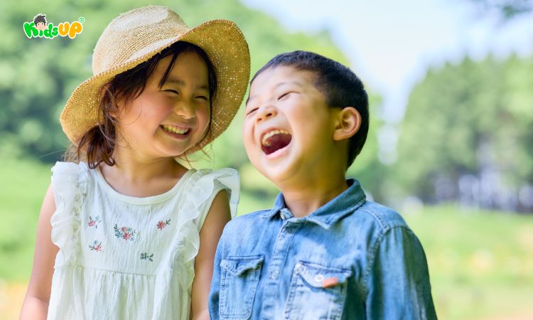 Trẻ luôn thể hiện cảm xúc một cách thoải mái nhưng phù hợp (Ảnh minh họa)
