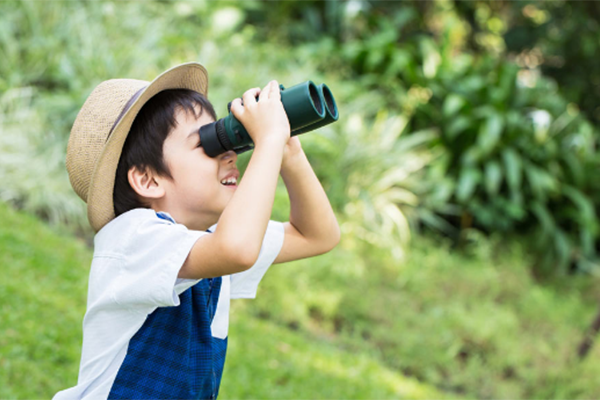 KHuyến khích trẻ khám phá thế giới xung quanh