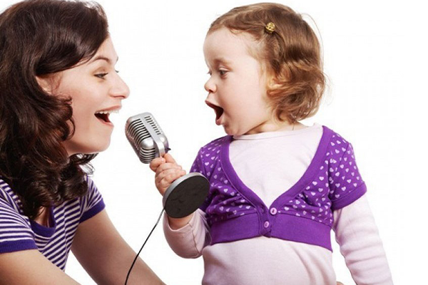 Khuyến khích trẻ hát theo bài hát