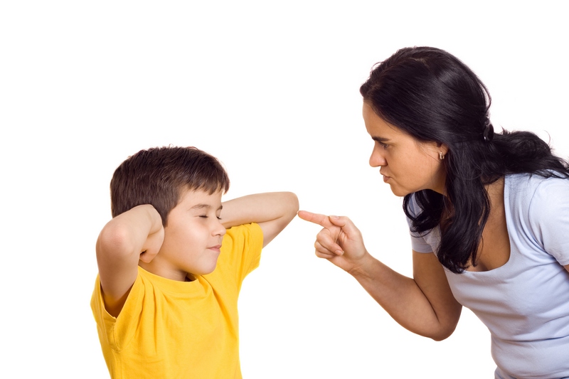 Trẻ phản ứng tiêu cực khi bị quát mắng