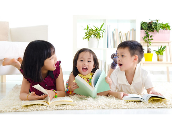 Dạy trẻ cách hòa nhập với người bạn mới