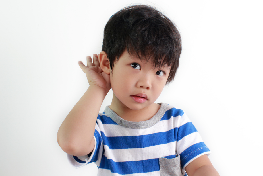 Thính giác kém có thể ảnh hưởng đến khả năng nói của con